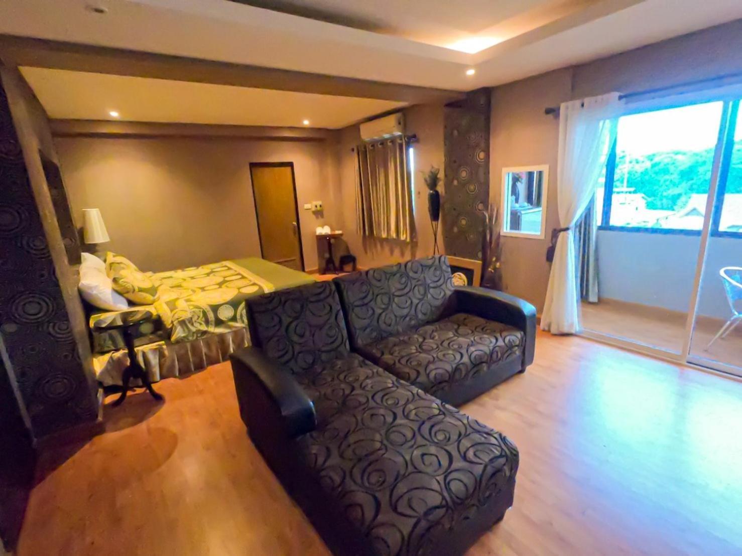 Inspire House Hotel Чиангмай Экстерьер фото